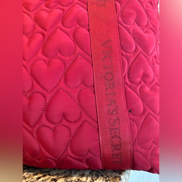 ♥️Victoria's Secret Red Heart Quilted Tote❤️ - Picture 3 of 6